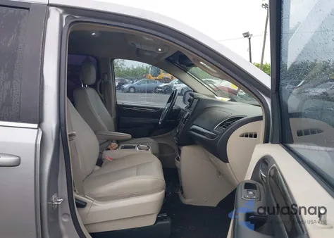 2015 Chrysler Town & Country Touring z USA, uszkodzony, nr VIN 2C4RC1BG7FRW77334